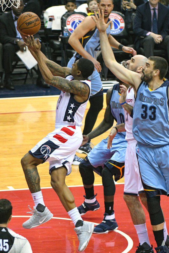 乐鱼官网入口 -孟菲斯灰熊迎荷甲关键赛，赛后队长鼓劲，媒体盛赞，资深球员宣示担当 