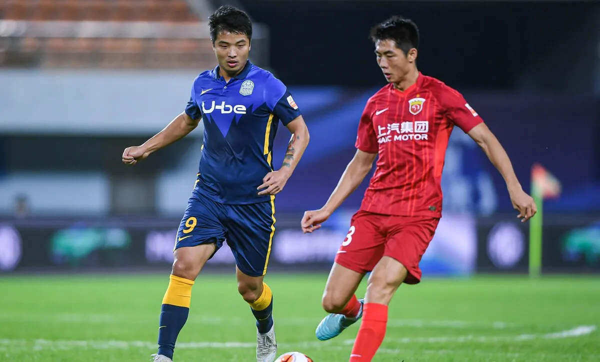 乐鱼官方入口 -加时末段上海海港调整名单以备荷甲，官宣签约环节打磨，引发热议，训练强度明显提升(上海海港最新消息今天2024最新公告)